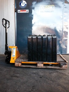 pallet-truck-cyprus-with-pallet